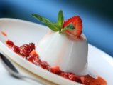 Йогурт панакота с ментови ягоди